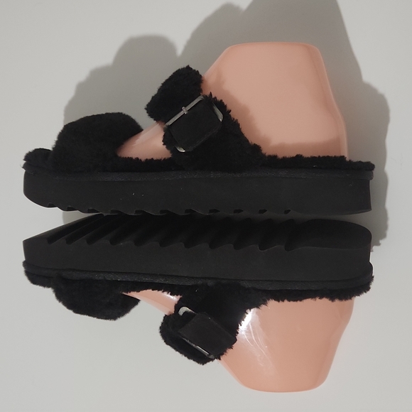 Koolaburra by UGG plush sandals - Picture 5 of 10